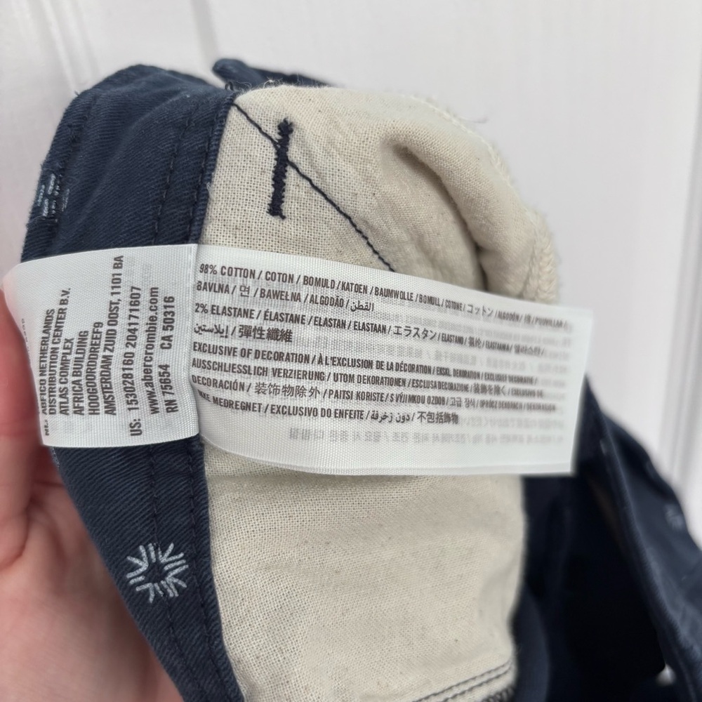 Navy Print Shorts | Abercrombie & Fitch Size 2 - Picture 6 of 10